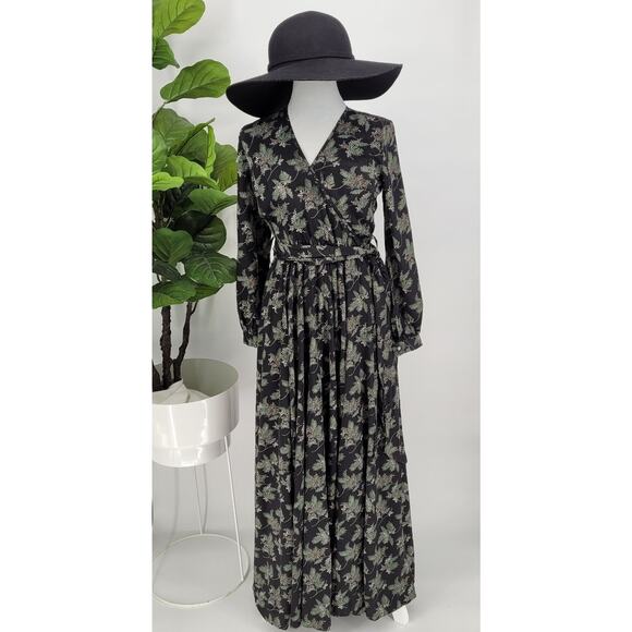 NWT Ivy City Womens Boho Whimsical Flowy Holly Berry Print Maxi Dress Size XS - Picture 1 of 9